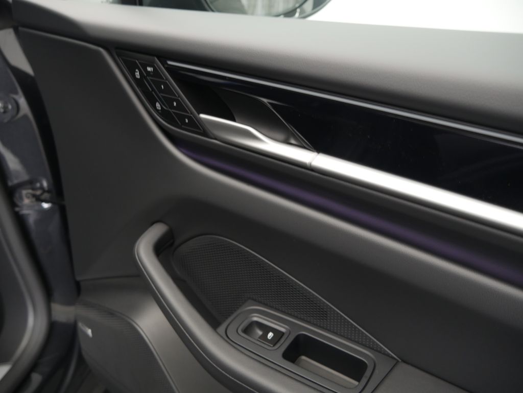 Thumbnail: 2026 Porsche Macan - 25