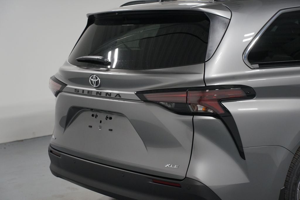 Thumbnail: 2026 Toyota Sienna - 9