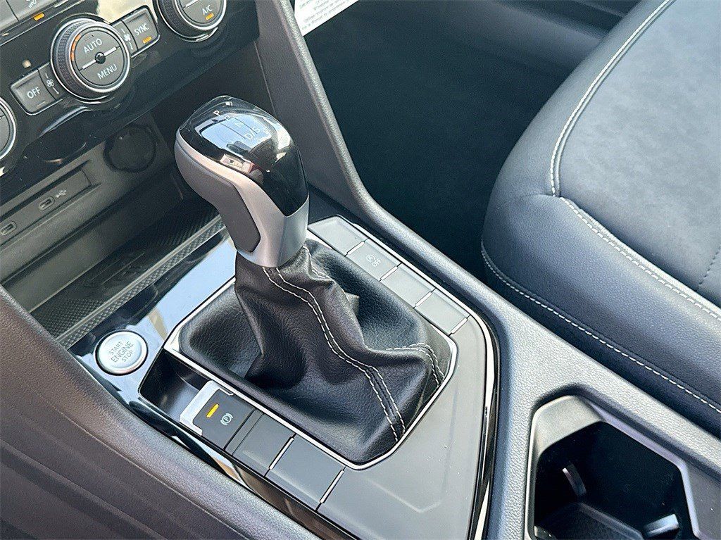 New 2024 Black Pearl Volkswagen 1.5T SE image 17