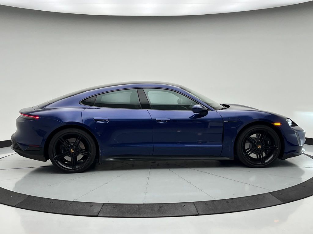 Thumbnail: 2021 Porsche Taycan - 10