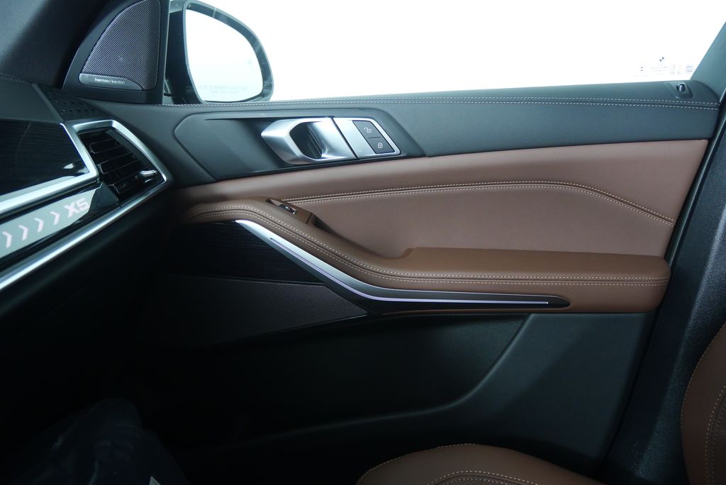 Thumbnail: 2026 BMW X5 - 23