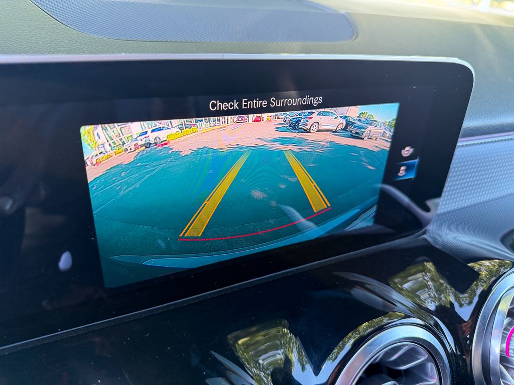 Used 2020  Mercedes-Benz GLB 250 image 23