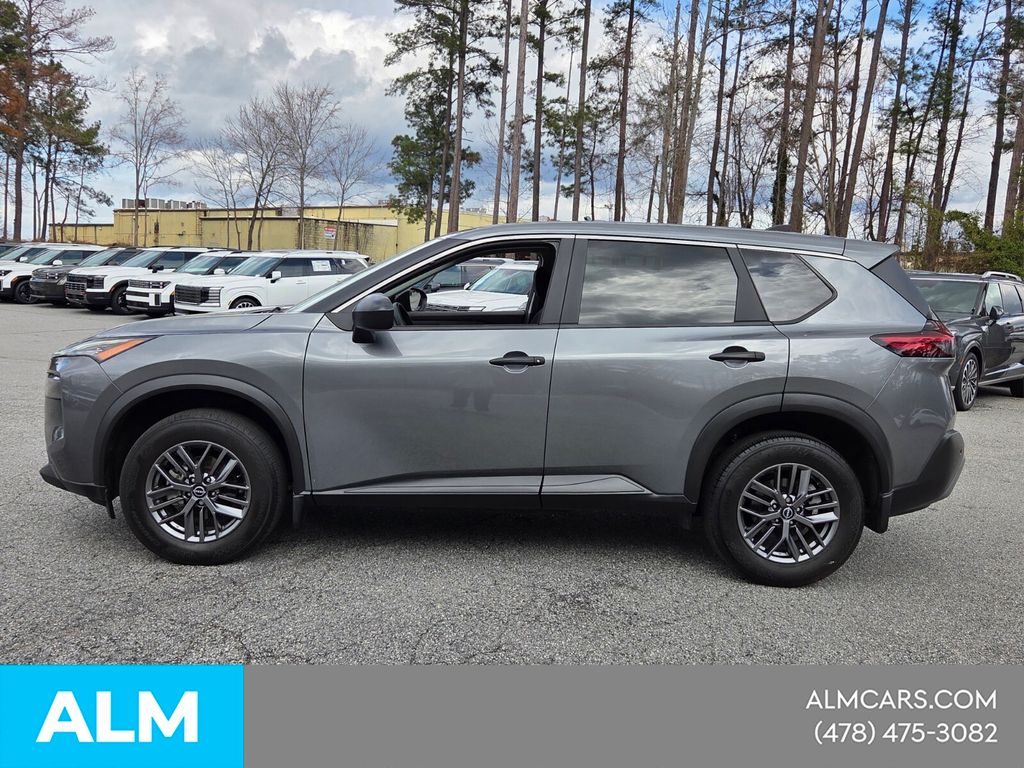 Used 2023 Gray Nissan S image 5