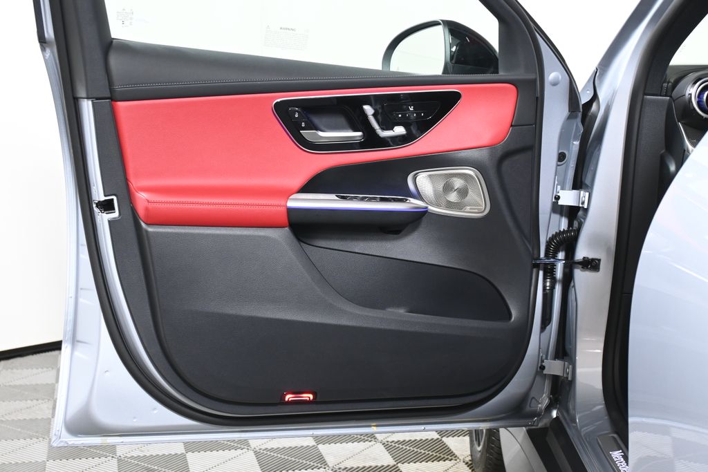 2025 Mercedes-Benz GLC 300 21