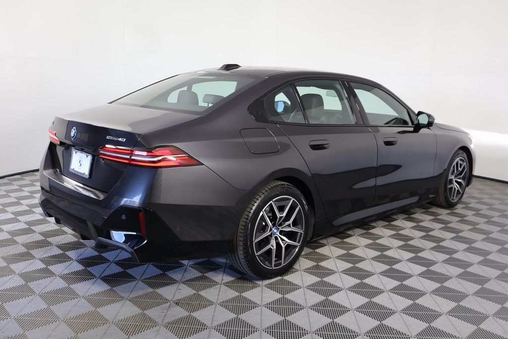 Thumbnail: 2024 BMW i5 - 4