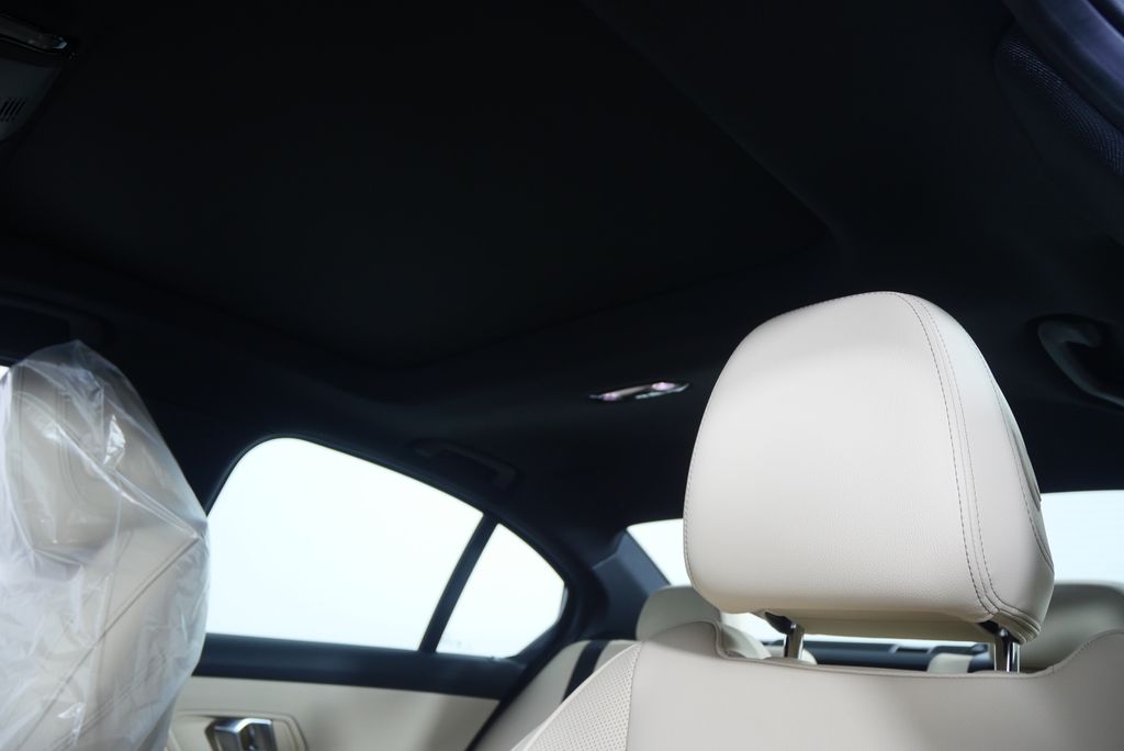 Thumbnail: 2026 BMW 3 Series - 12