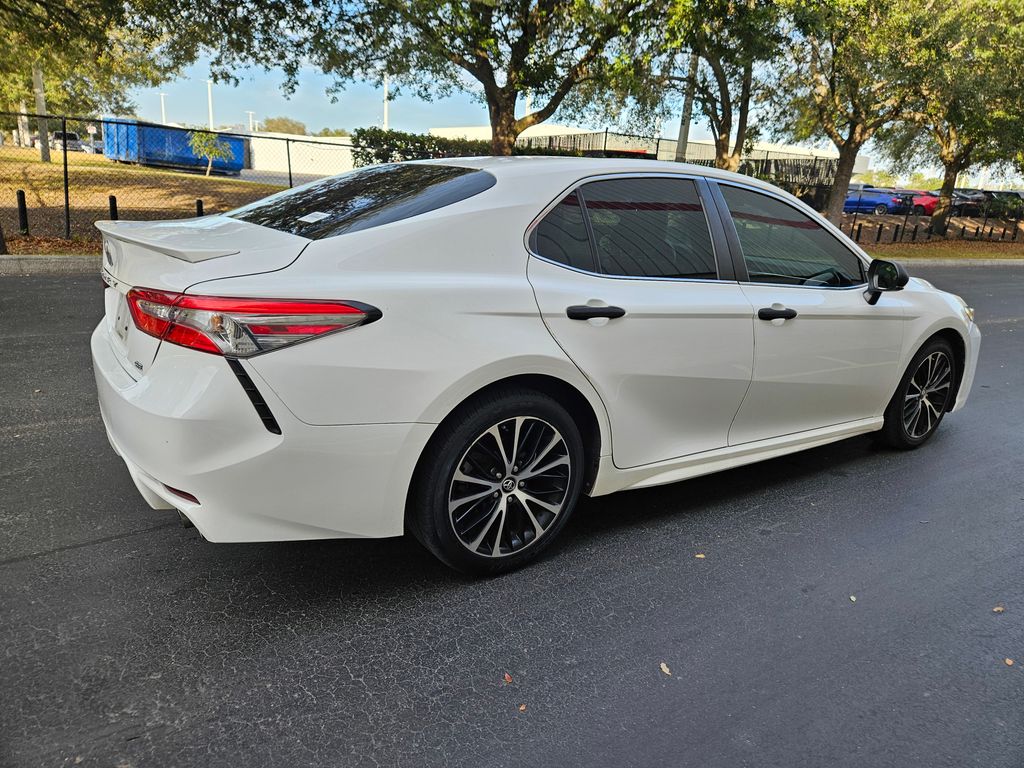 2018 Toyota Camry SE 5