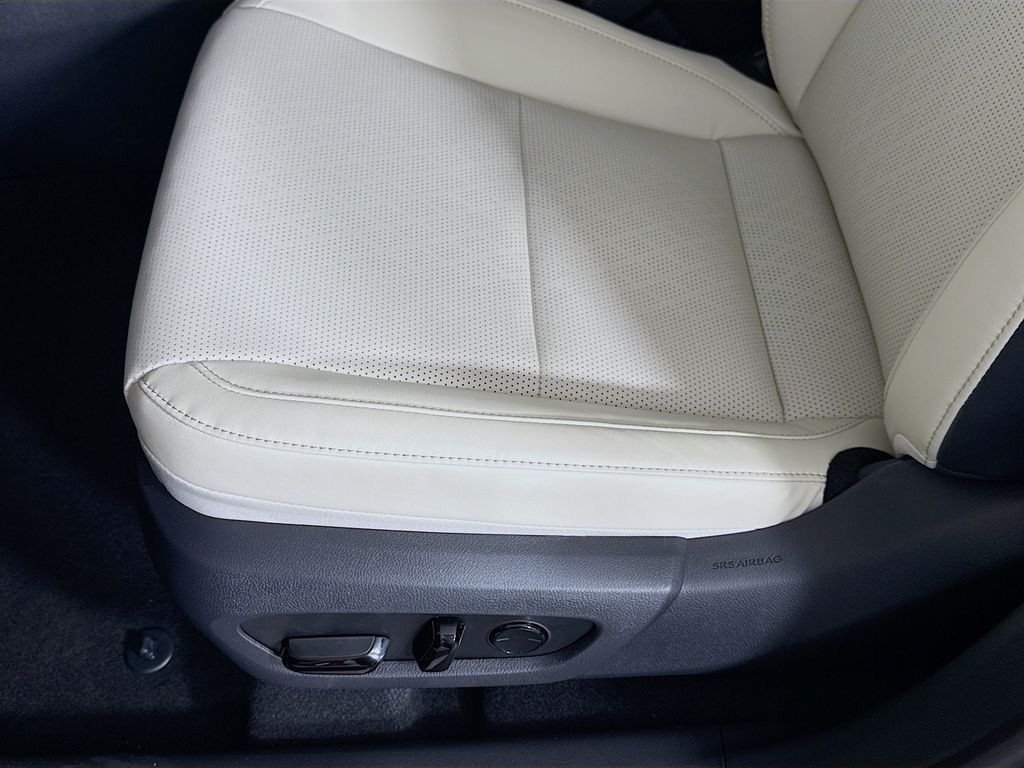 2025 Lexus RX  21