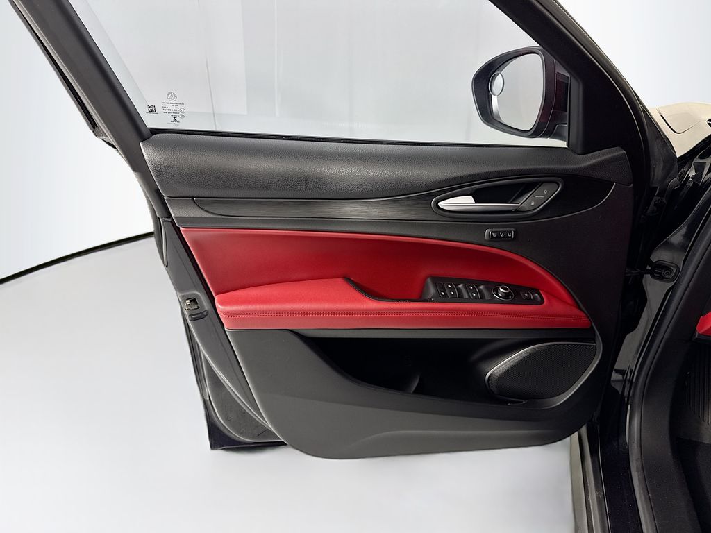 Thumbnail: 2018 Alfa Romeo Stelvio - 24