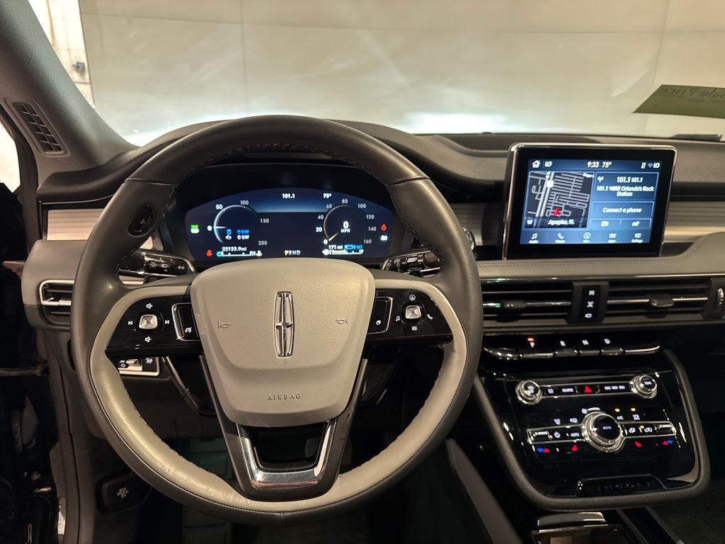 Used 2022 Black Lincoln Grand Touring image 7
