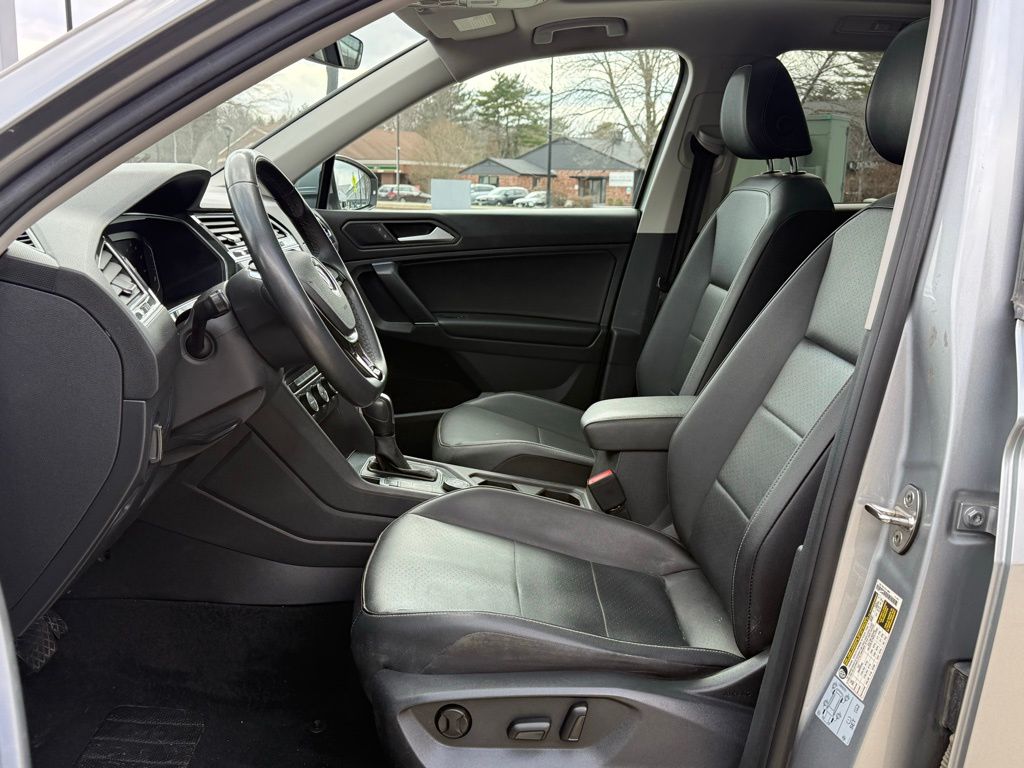 Used 2020 Silver Volkswagen 2.0T SEL image 33