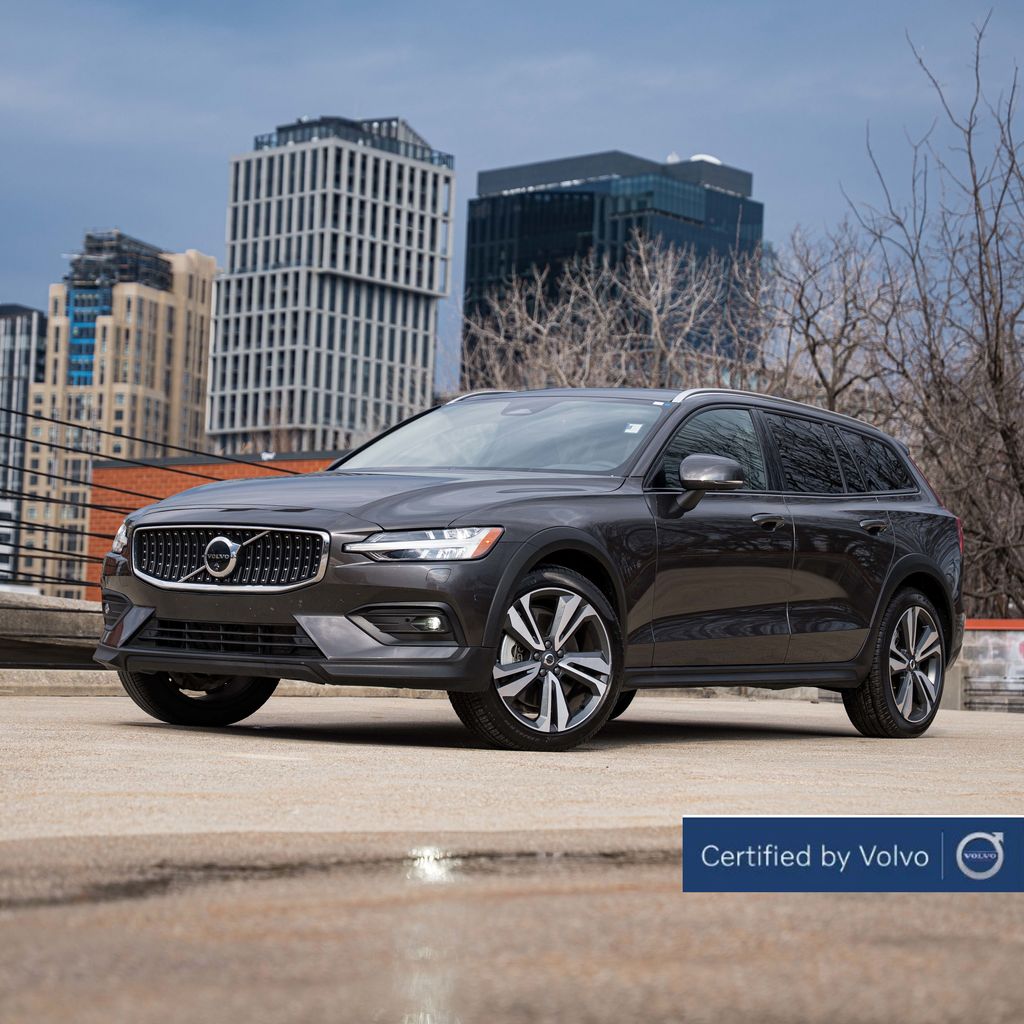 Gray (Platinum Grey Metallic) 2025 Volvo V60 Cross Country B5 Plus AWD Wagon All-Wheel Drive Automatic