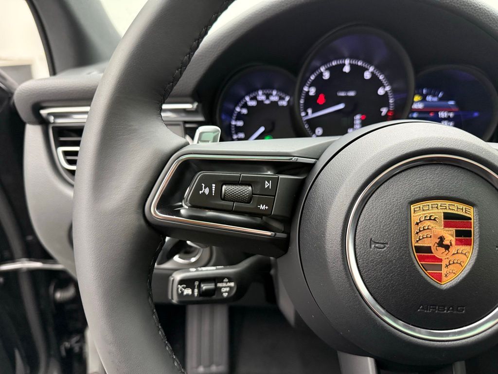 Thumbnail: 2026 Porsche Macan - 13