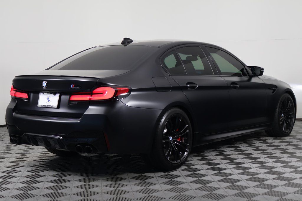 Thumbnail: 2023 BMW M5 - 4