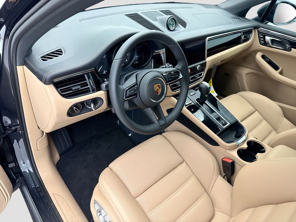 Thumbnail: 2026 Porsche Macan - 4