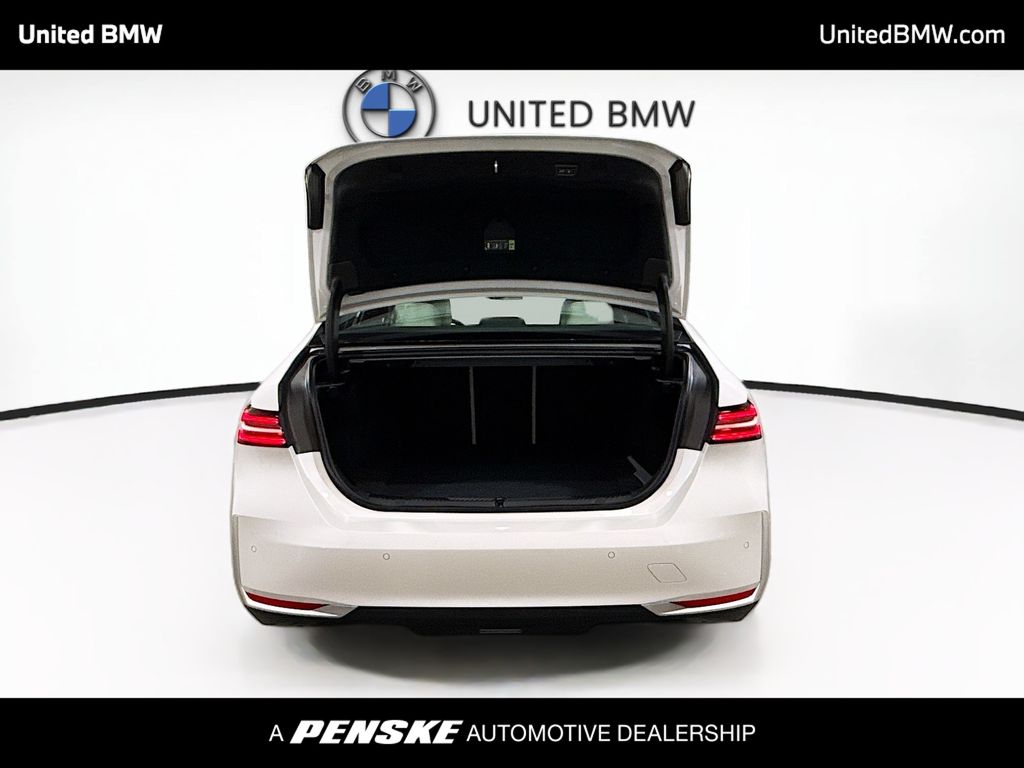 Thumbnail: 2026 BMW i5 - 14