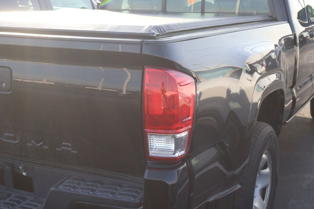 Thumbnail: 2016 Toyota Tacoma - 7