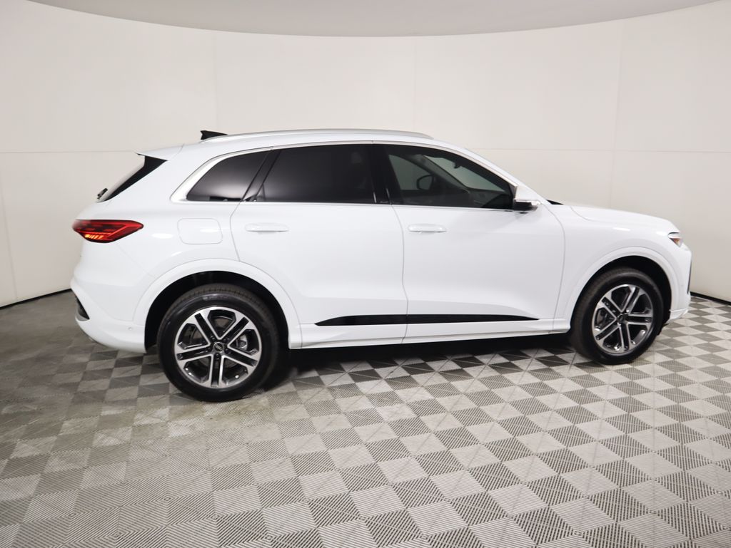 Thumbnail: 2025 Audi Q5 - 4