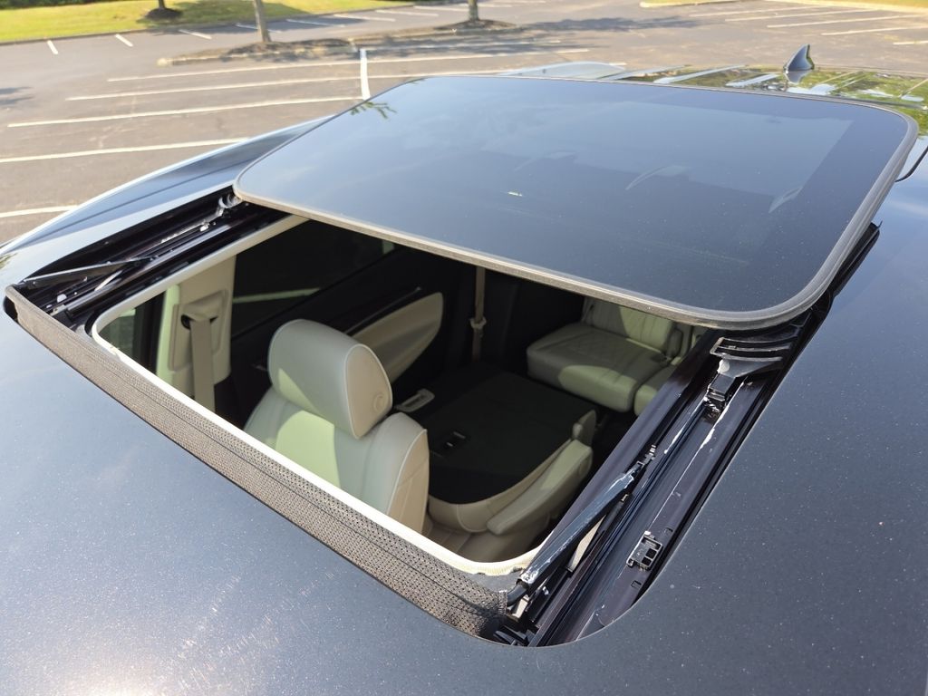 Used 2024 Black Buick Avenir image 3