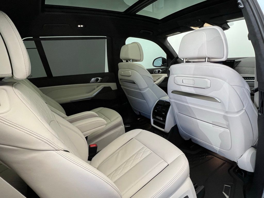 Thumbnail: 2024 BMW X7 - 8
