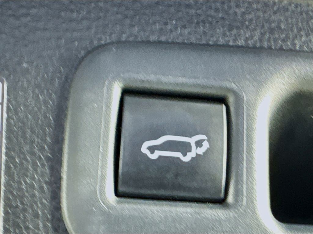 Used Car 2022 Toyota Highlander  Platinum For Sale Under $50,000 In Austin, Texas