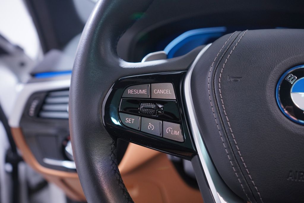 Thumbnail: 2023 BMW 5 Series - 19