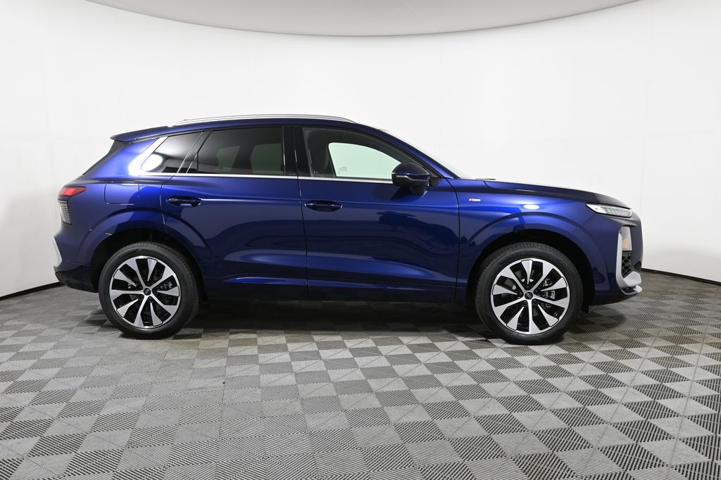 Thumbnail: 2026 Audi Q3 - 8