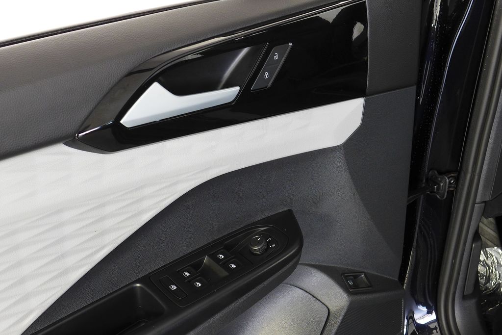 Thumbnail: 2024 Volkswagen Taos - 12