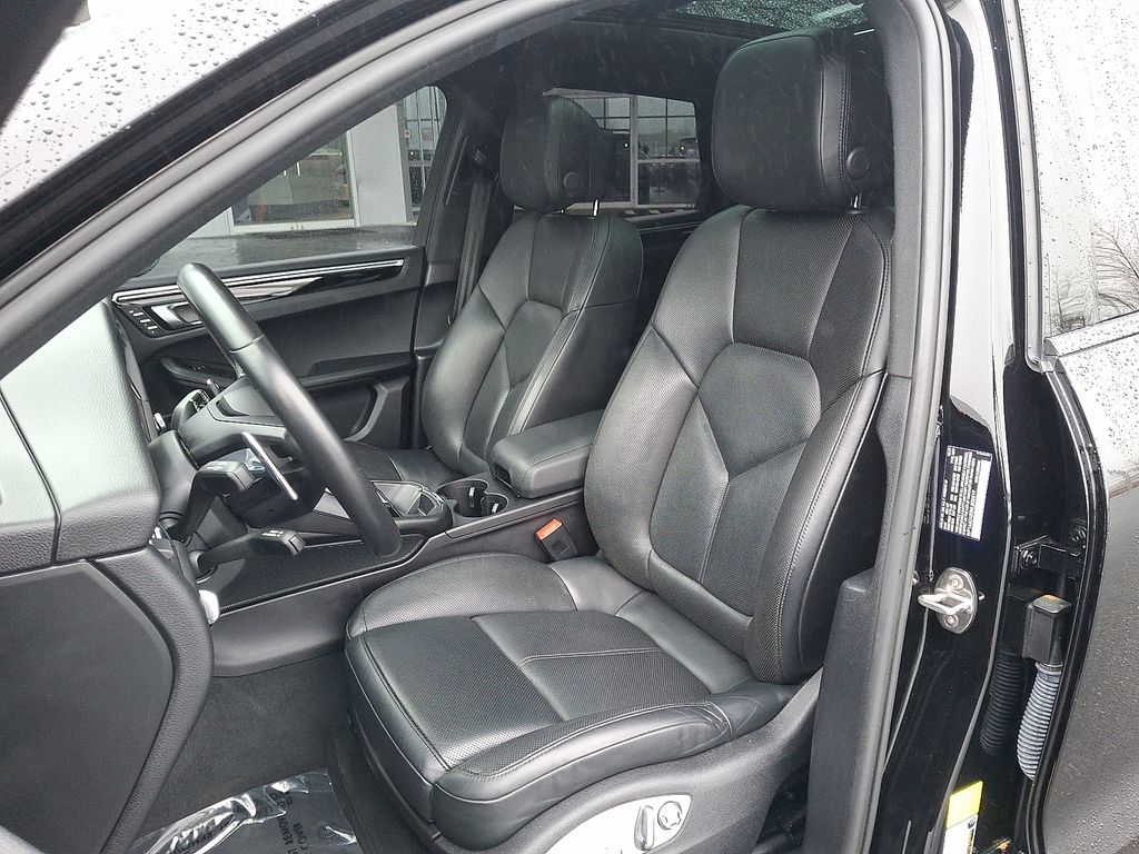 Thumbnail: 2022 Porsche Macan - 13