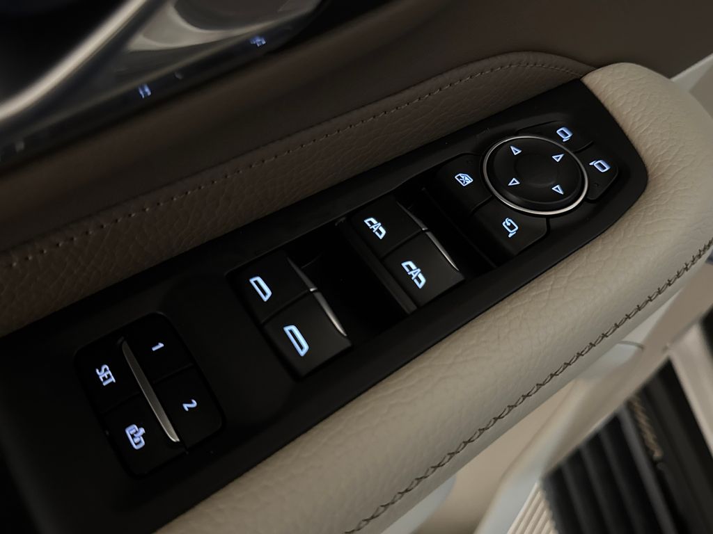 2023 White Frost Tricoat GMC Yukon Denali RWD SUV