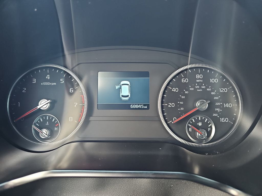 Used 2022 White Kia S image 20
