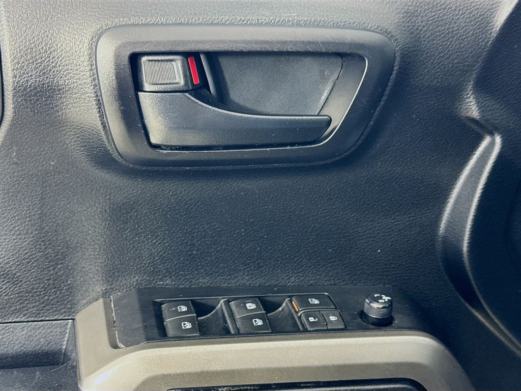 Used Car 2022 Toyota Tacoma  Sr5 For Sale Under $30,000 In Austin, Texas