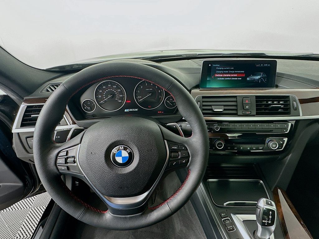 2018 BMW 3 Series 330e iPerformance 11