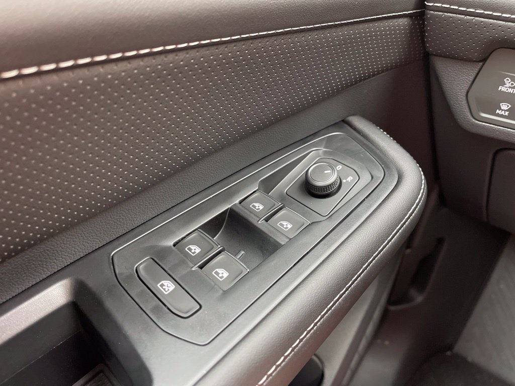 New 2026 Silver Mist Metallic Volkswagen SE image 18