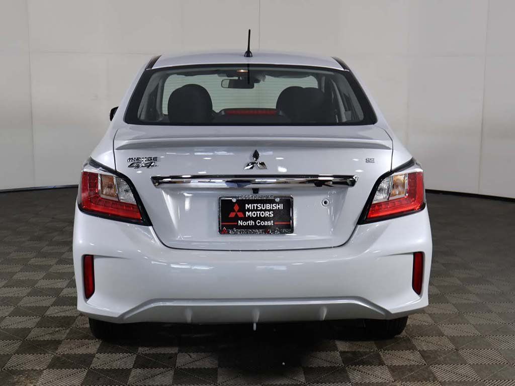 Used 2024 White Mitsubishi SE image 10