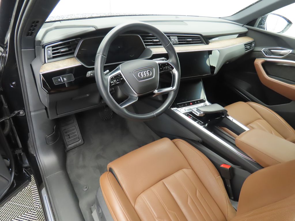 Thumbnail: 2019 Audi e-tron - 9