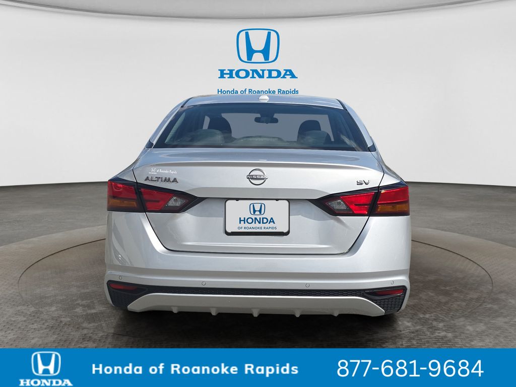View vehicle photo 4