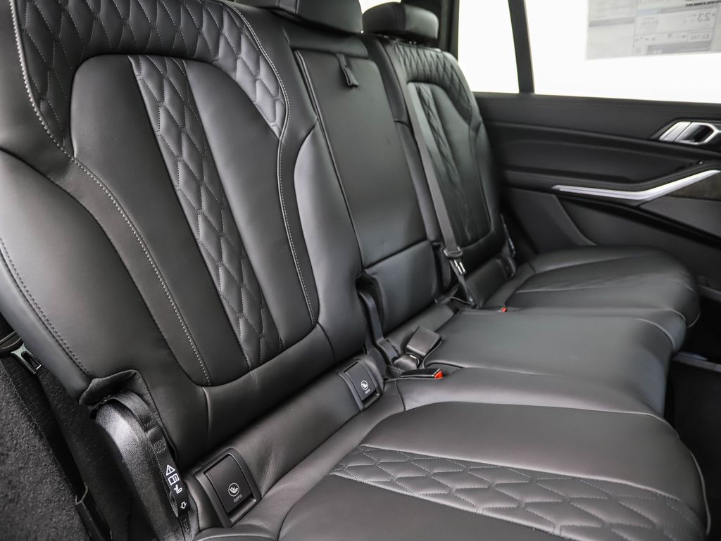 Thumbnail: 2026 BMW X7 - 31