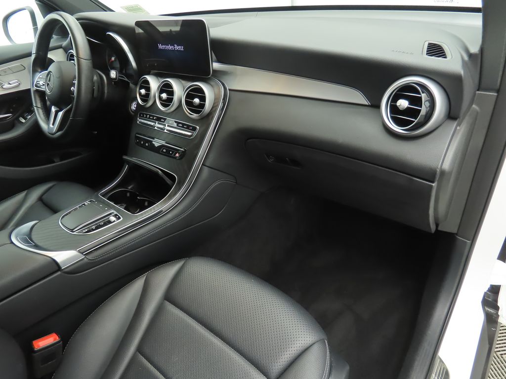 2021 Mercedes-Benz GLC 300 17