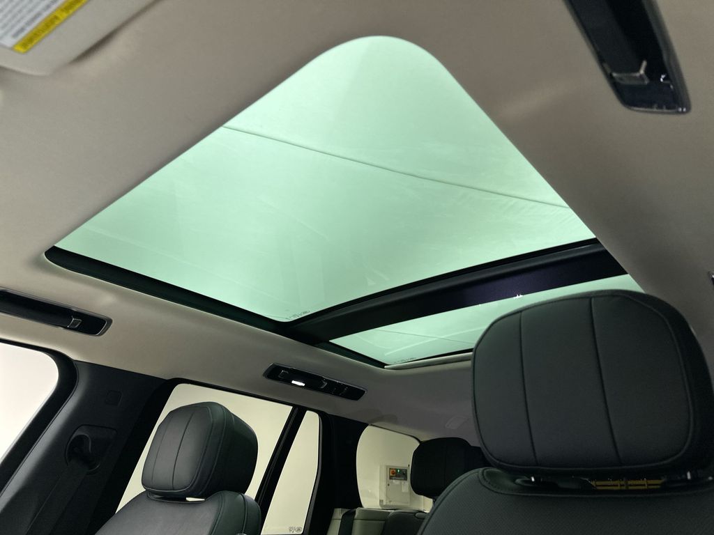 Thumbnail: 2024 Land Rover Range Rover - 23