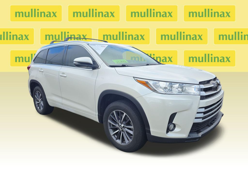 White (Blizzard Pearl) 2018 Toyota Highlander XLE SUV / Crossover Front-Wheel Drive 8-Speed Automatic