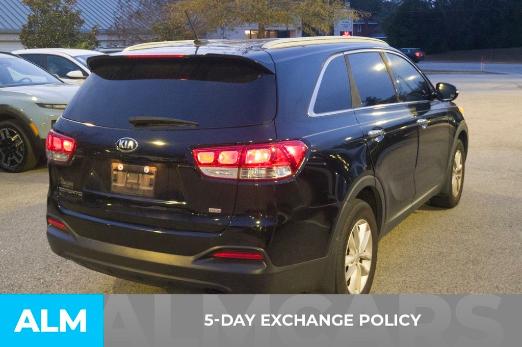 2017 Kia Sorento LX photo 3