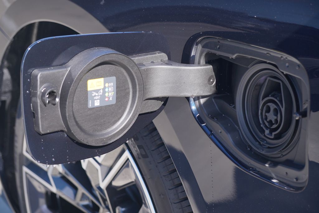 Thumbnail: 2026 BMW 5 Series - 6