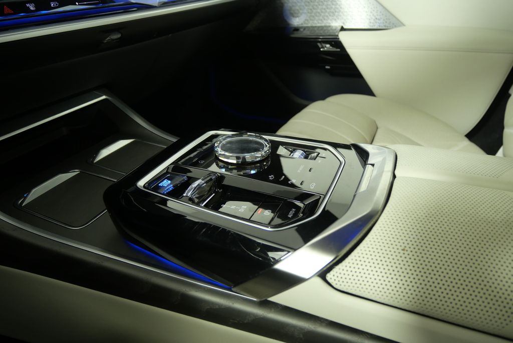 2023 BMW i7 xDrive60 26