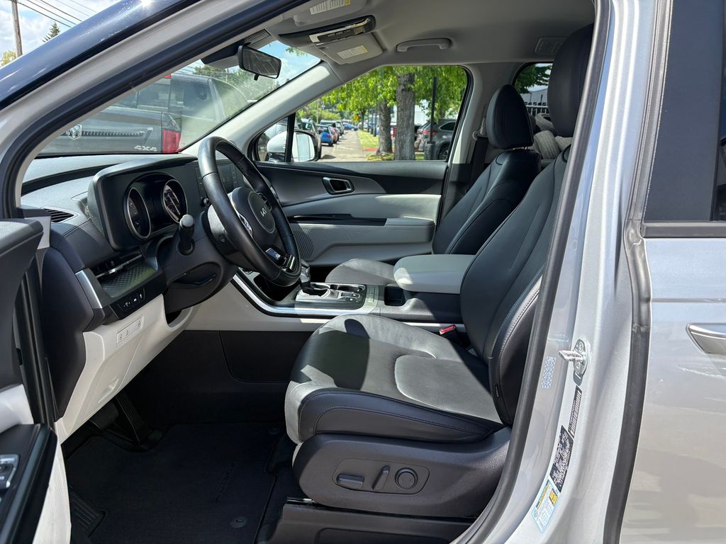 2022 Kia Carnival LXS