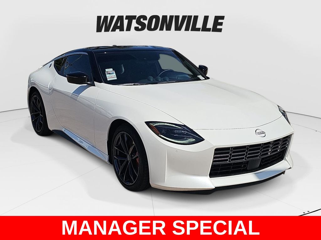 Pearl White/Super Black 2025 Nissan Z Coupe Rear-Wheel Drive 6-Speed Manual