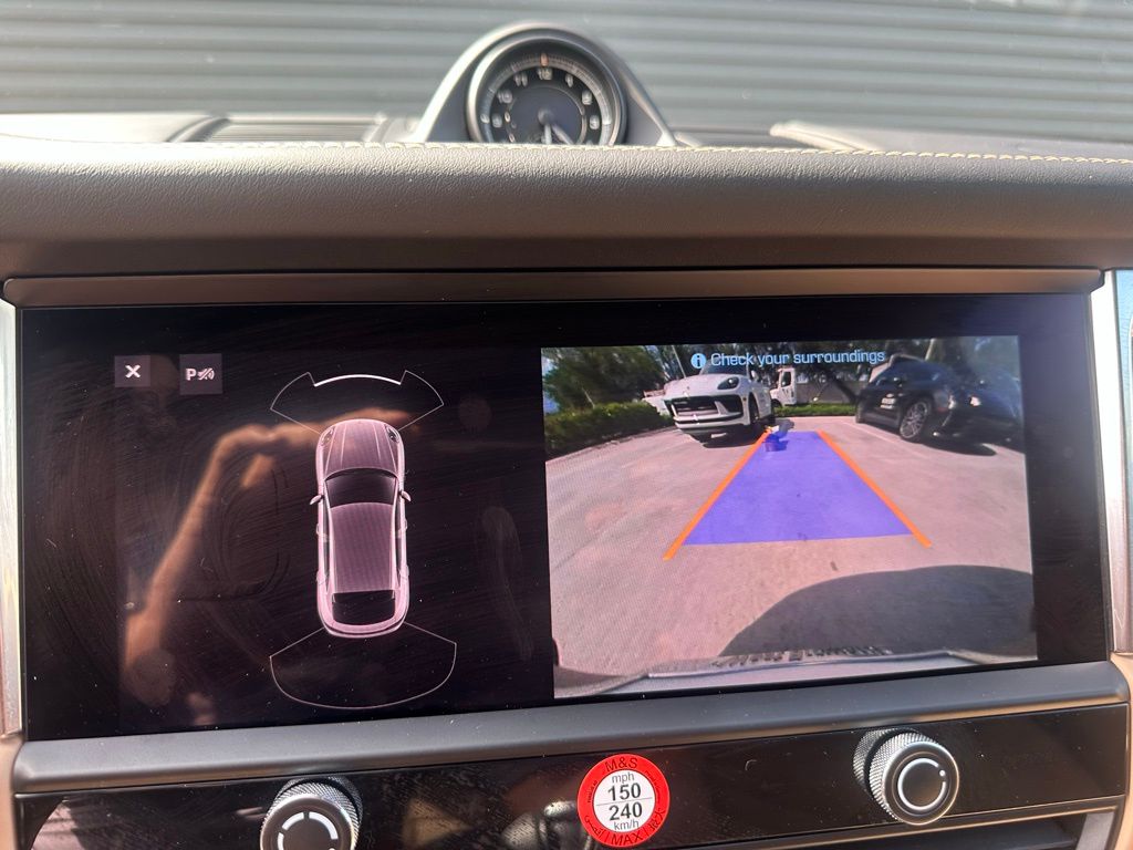 Thumbnail: 2025 Porsche Macan - 27