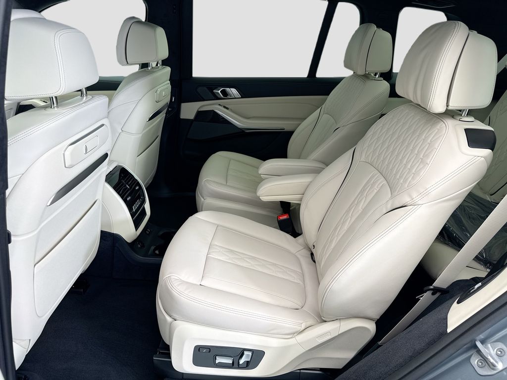 Thumbnail: 2027 BMW X7 - 20