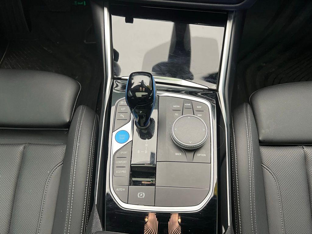 Thumbnail: 2023 BMW i4 - 10