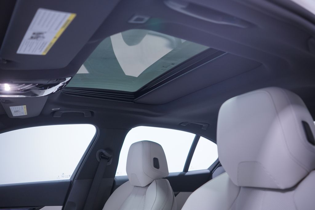 Thumbnail: 2026 BMW 5 Series - 8